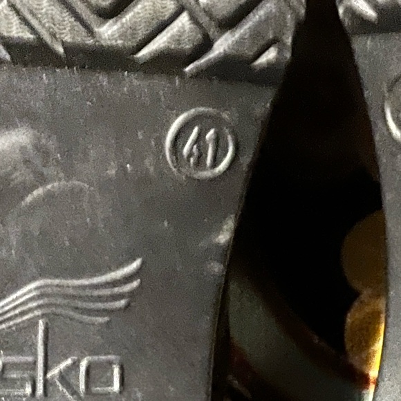 Dansko black patent leather closed-back clogs. Very good condition. Size 41 W - Picture 6 of 12